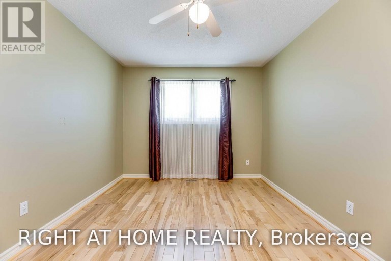 96 HOWELL ROAD, Oakville (RO River Oaks), Ontario, L6H5Z4
