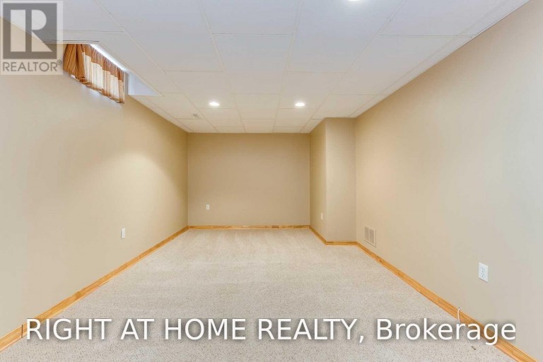 96 HOWELL ROAD, Oakville (RO River Oaks), Ontario, L6H5Z4