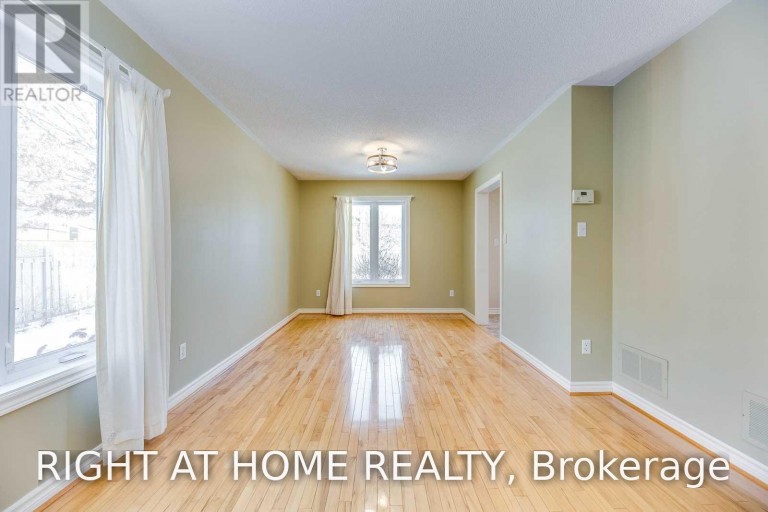 96 HOWELL ROAD, Oakville (RO River Oaks), Ontario, L6H5Z4