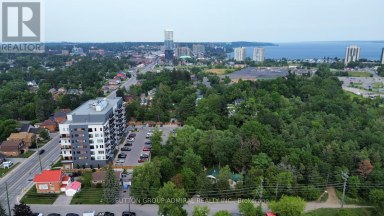 A - 3 BOYS STREET S Barrie (Queen's Park) Ontario photo 14