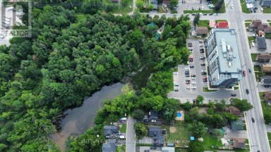 A - 3 BOYS STREET S Barrie (Queen's Park) Ontario photo 16