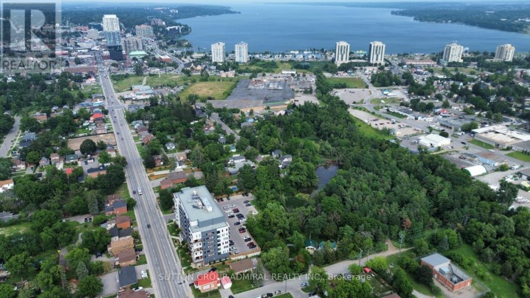 A - 3 BOYS STREET S, Barrie (Queen's Park), Ontario, L4N1Z5