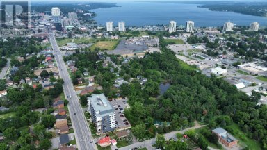 A - 3 BOYS STREET S Barrie (Queen's Park) Ontario photo 17