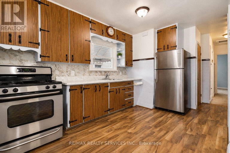 215 HIGHBURY AVENUE N, London East (East M), Ontario, N5Z2W6
