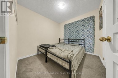 87 - 88 DECORSO DRIVE Guelph (Kortright East) Ontario photo 12