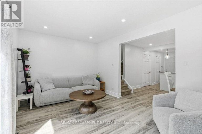 16 - 1420 GARTH STREET, Hamilton (Falkirk), Ontario, L9B1R6