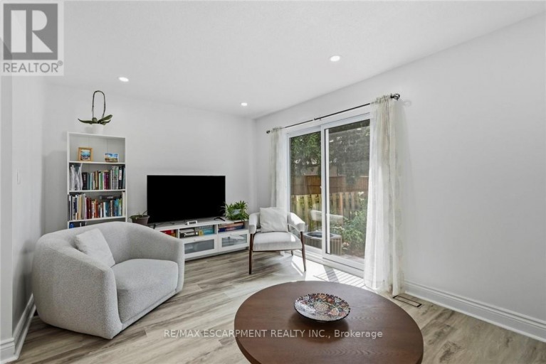 16 - 1420 GARTH STREET, Hamilton (Falkirk), Ontario, L9B1R6