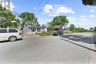 433 LYDIA STREET Sarnia Ontario photo 3