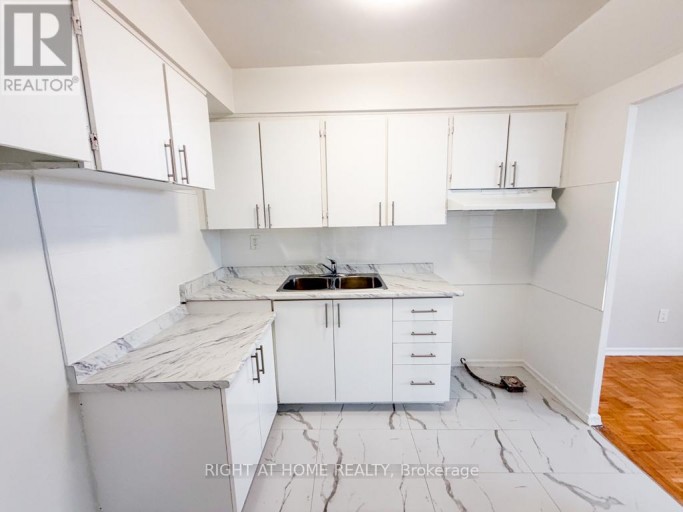 205 - 1440 LAWRENCE AVENUE W, Toronto (Maple Leaf), Ontario, M6L1B2