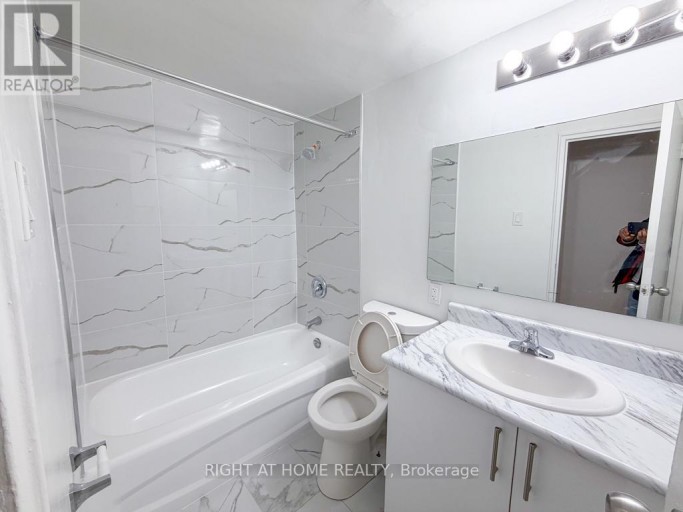 205 - 1440 LAWRENCE AVENUE W, Toronto (Maple Leaf), Ontario, M6L1B2