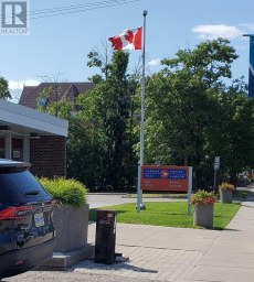 9 MAIN STREET N Hamilton (Waterdown) Ontario photo 6