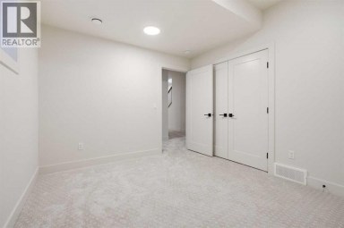 2131 29 Avenue SW Calgary Alberta photo 43