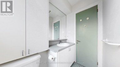 1 MALABAR PLACE Toronto (Banbury-Don Mills) Ontario photo 27