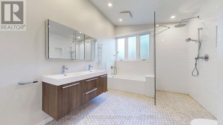 1 MALABAR PLACE, Toronto (Banbury-Don Mills), Ontario, M3B1A4