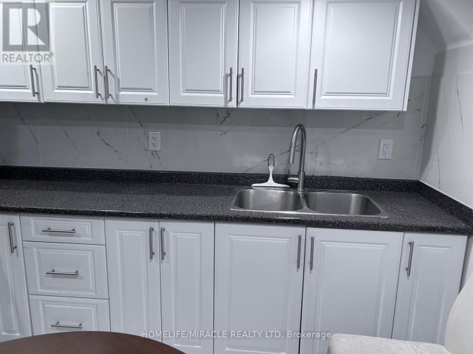 21 DONLAMONT CIRCLE, Brampton (Northwest Brampton), Ontario, L7A4T5
