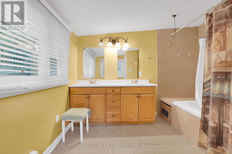 34 NORTH STREET N, Barrie (Wellington), Ontario, L4M2R9