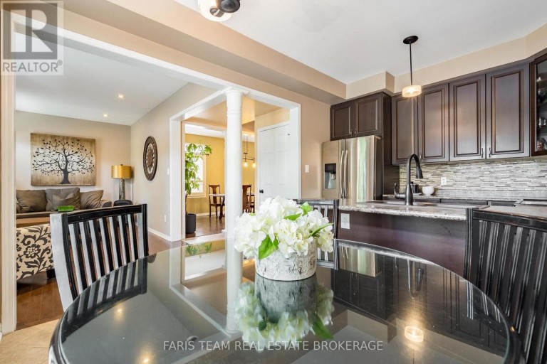111 MONARCHY STREET, Barrie (Innis-Shore), Ontario, L4M0E3