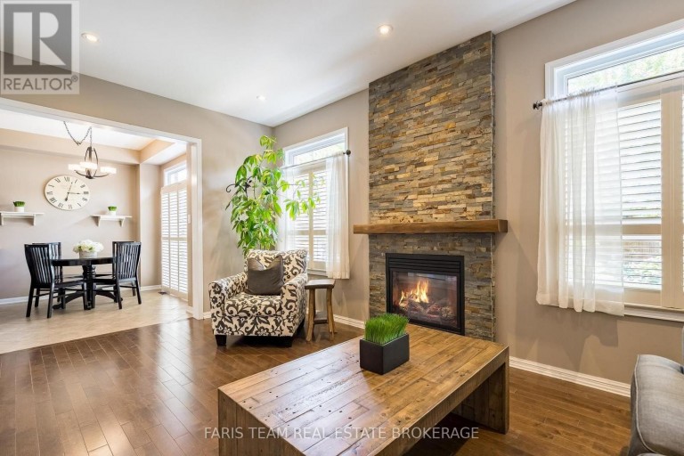 111 MONARCHY STREET, Barrie (Innis-Shore), Ontario, L4M0E3