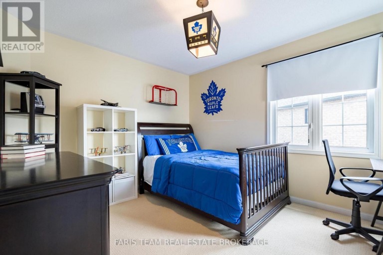 111 MONARCHY STREET, Barrie (Innis-Shore), Ontario, L4M0E3