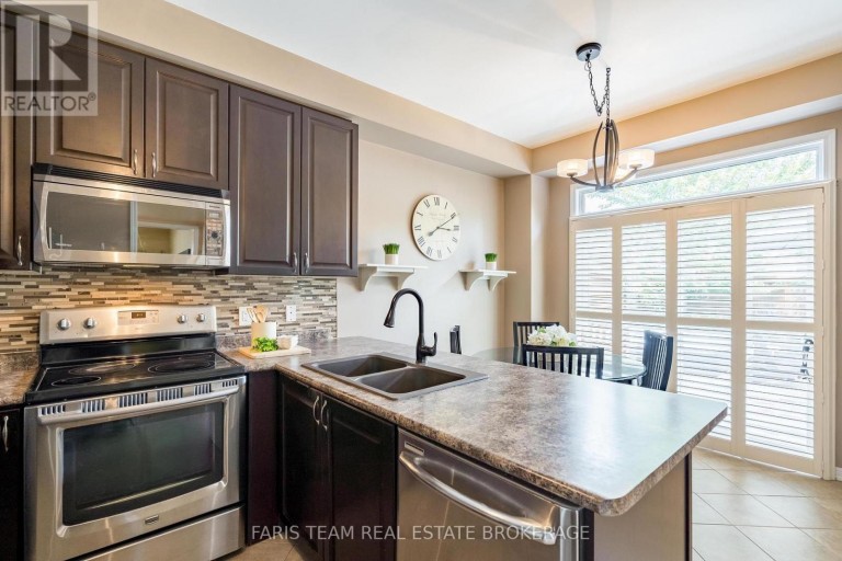 111 MONARCHY STREET, Barrie (Innis-Shore), Ontario, L4M0E3
