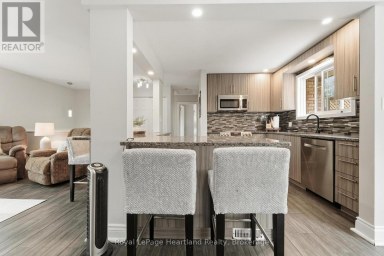 223 KEMP CRESCENT Stratford Ontario photo 11