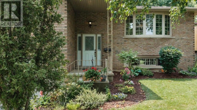 223 KEMP CRESCENT, Stratford, Ontario, N5A6Z5