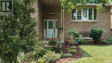 223 KEMP CRESCENT Stratford Ontario photo 2