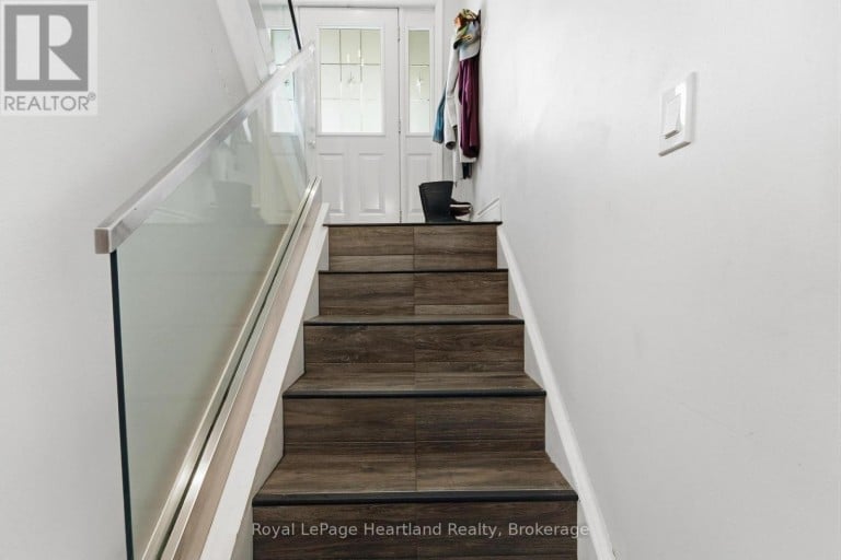 223 KEMP CRESCENT, Stratford, Ontario, N5A6Z5