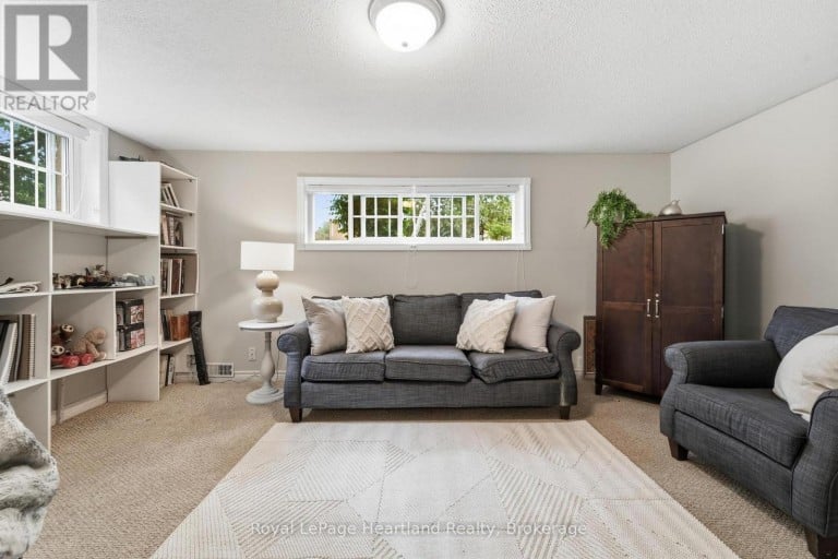 223 KEMP CRESCENT, Stratford, Ontario, N5A6Z5