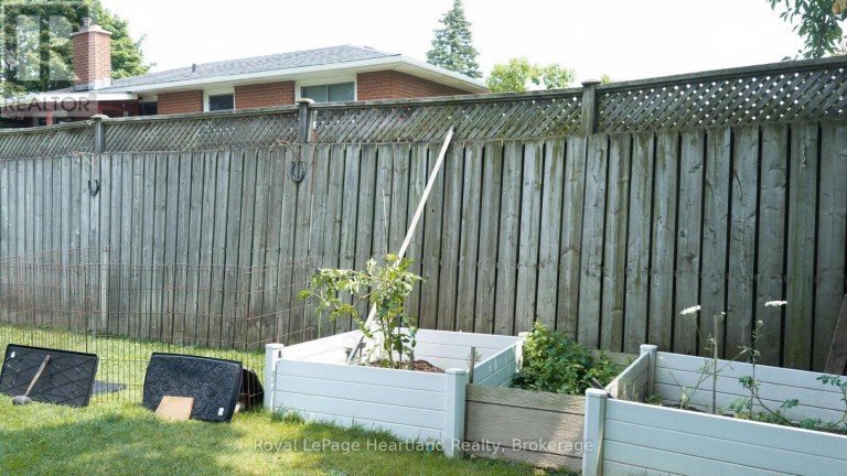 223 KEMP CRESCENT, Stratford, Ontario, N5A6Z5