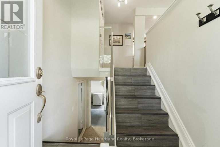 223 KEMP CRESCENT, Stratford, Ontario, N5A6Z5