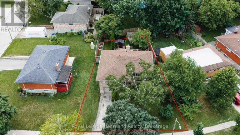 223 KEMP CRESCENT, Stratford, Ontario, N5A6Z5