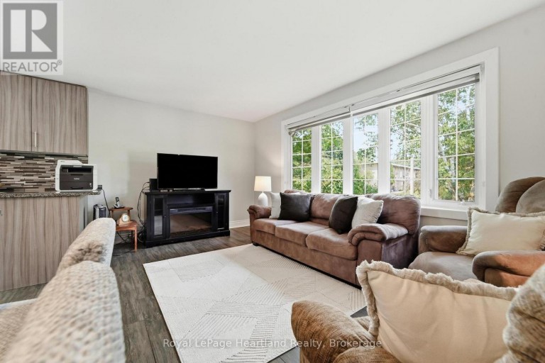 223 KEMP CRESCENT, Stratford, Ontario, N5A6Z5