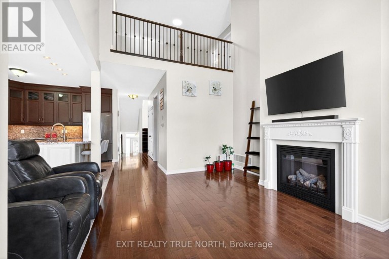 27 GRAND POPLAR LANE, Wasaga Beach, Ontario, L9Z0C7