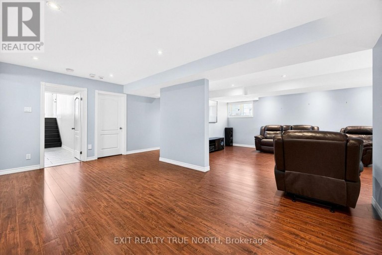 27 GRAND POPLAR LANE, Wasaga Beach, Ontario, L9Z0C7