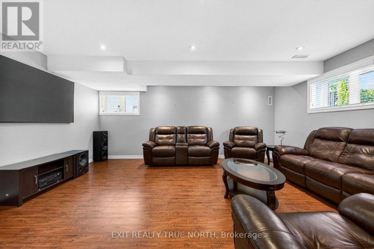 27 GRAND POPLAR LANE, Wasaga Beach, Ontario, L9Z0C7
