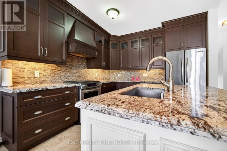 27 GRAND POPLAR LANE, Wasaga Beach, Ontario, L9Z0C7
