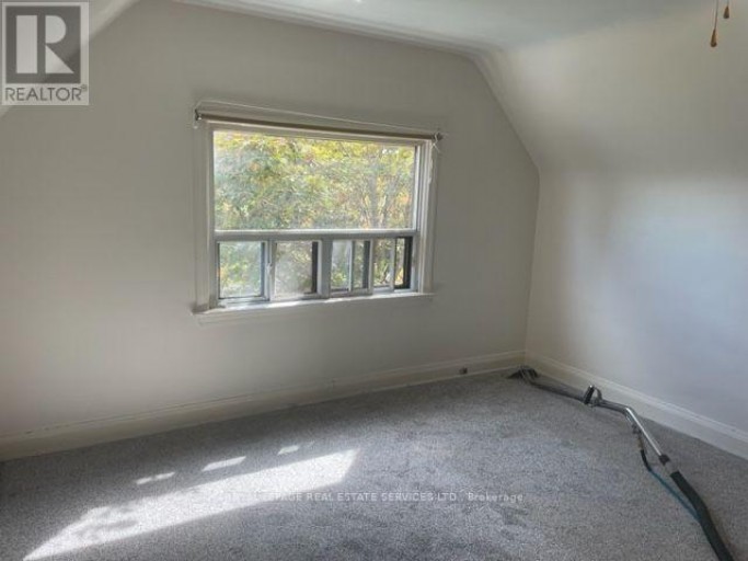 12 CONISTON ROAD, Toronto (Clairlea-Birchmount), Ontario, M1L2J7