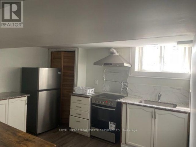 12 CONISTON ROAD, Toronto (Clairlea-Birchmount), Ontario, M1L2J7