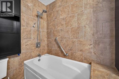 723 55 Avenue SW Calgary Alberta photo 32