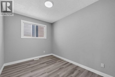 723 55 Avenue SW Calgary Alberta photo 33