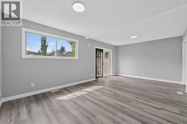 723 55 Avenue SW Calgary Alberta photo 34