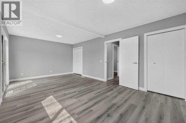 723 55 Avenue SW Calgary Alberta photo 35