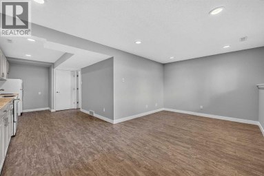 723 55 Avenue SW Calgary Alberta photo 40