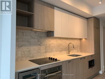 615 - 2020 BATHURST STREET Toronto (Humewood-Cedarvale) Ontario photo 9