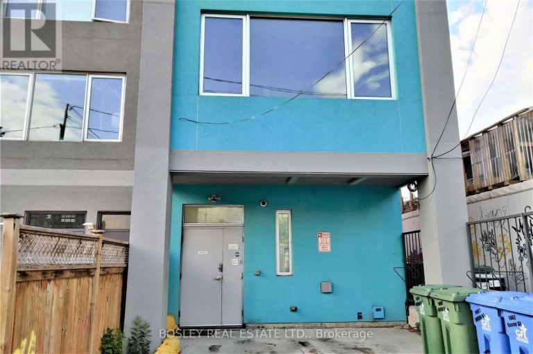 2ND FLR - 1052 QUEEN STREET W, Toronto (Trinity-Bellwoods), Ontario, M6J1H7