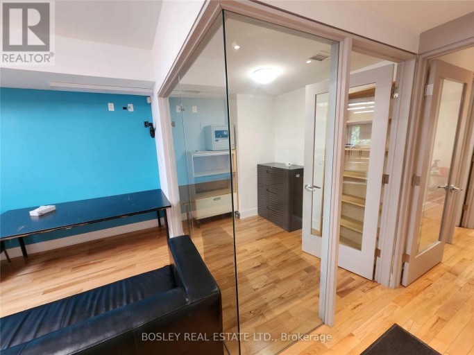 2ND FLR - 1052 QUEEN STREET W, Toronto (Trinity-Bellwoods), Ontario, M6J1H7