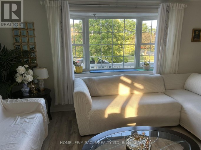 46 INNISWOOD ( UPPER LEVEL) DRIVE, Toronto (Wexford-Maryvale), Ontario, M1R1E5