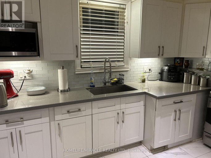 46 INNISWOOD ( UPPER LEVEL) DRIVE, Toronto (Wexford-Maryvale), Ontario, M1R1E5