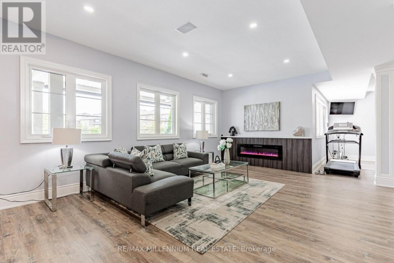 175 WOODGATE PINES DRIVE, Vaughan (Kleinburg), Ontario, L4H4K5